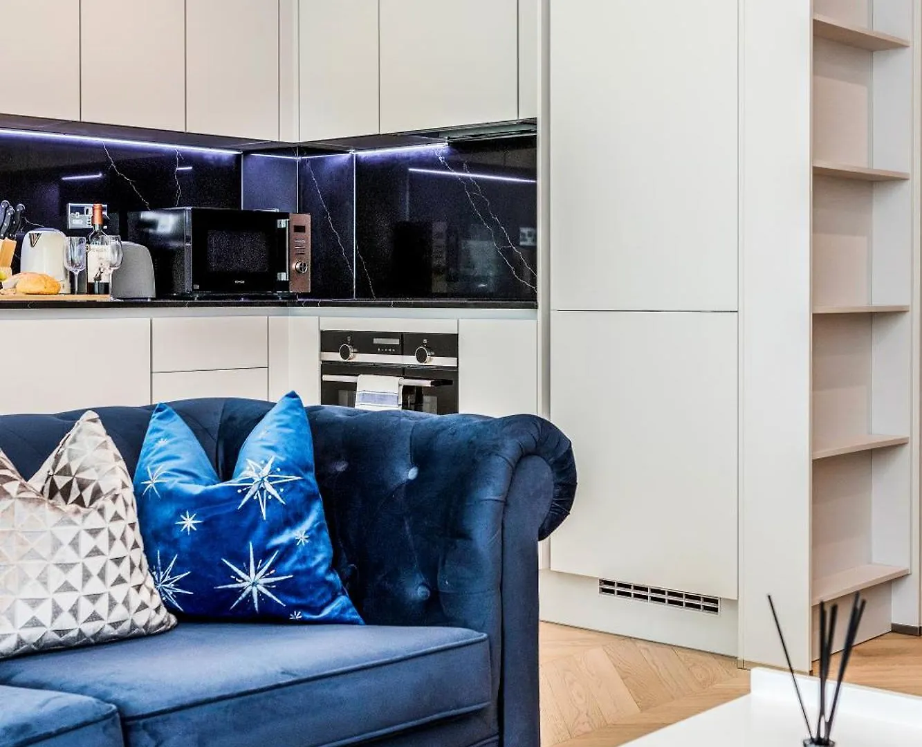 New Riverside Apt Sleeps 5 Easy To Tour London contacts